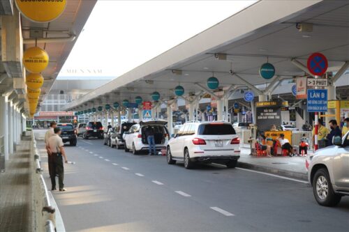 Xe 7 chỗ sân bay Tân Sơn Nhất – Giải pháp di chuyển nhanh, an toàn, đúng giờ!