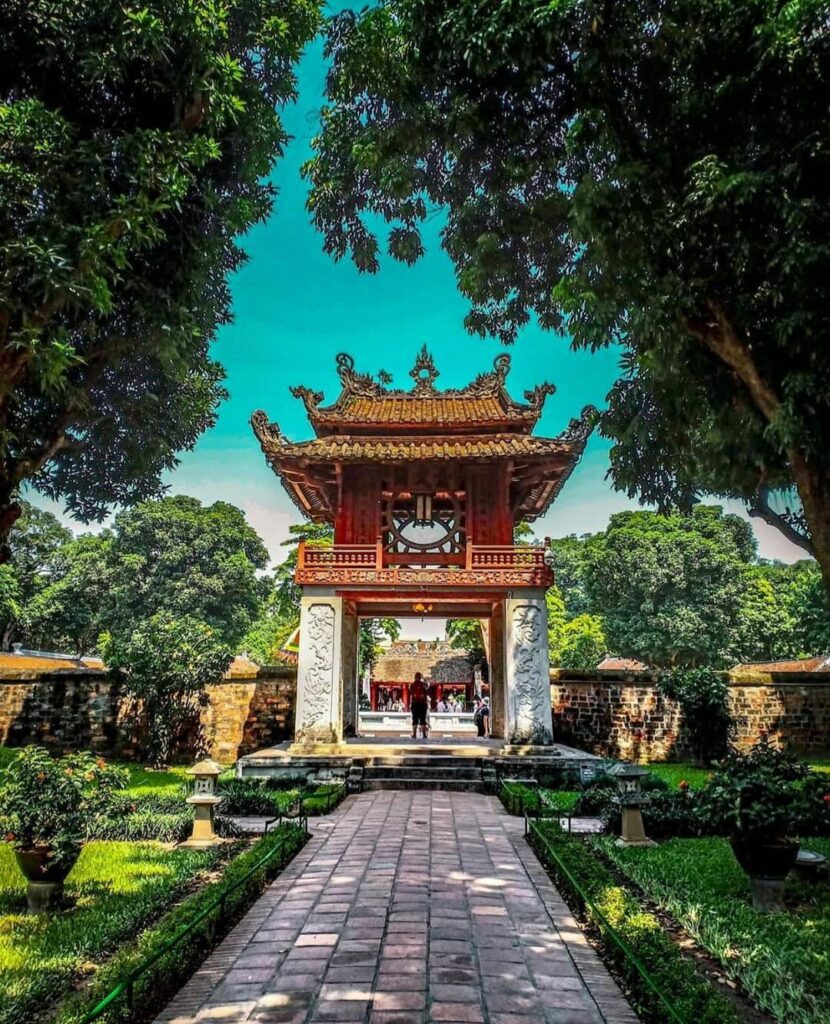 Van Mieu Quoc Tu Giam 1 830x1024